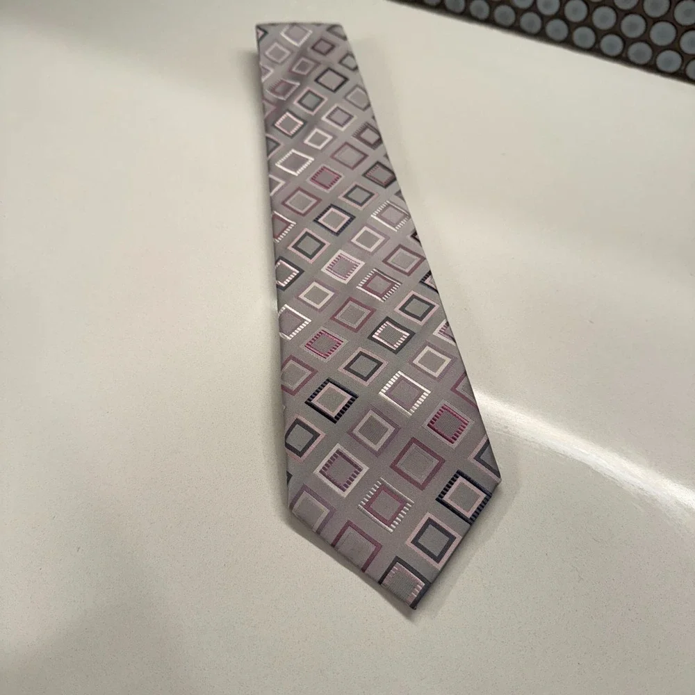 Geoffrey Beene Tie Gray Hand Made 100% Silk Neck Woven Geometric Casual‎